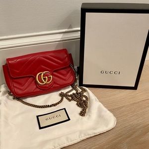 Gucci GG Marmont matelassé leather super mini bag